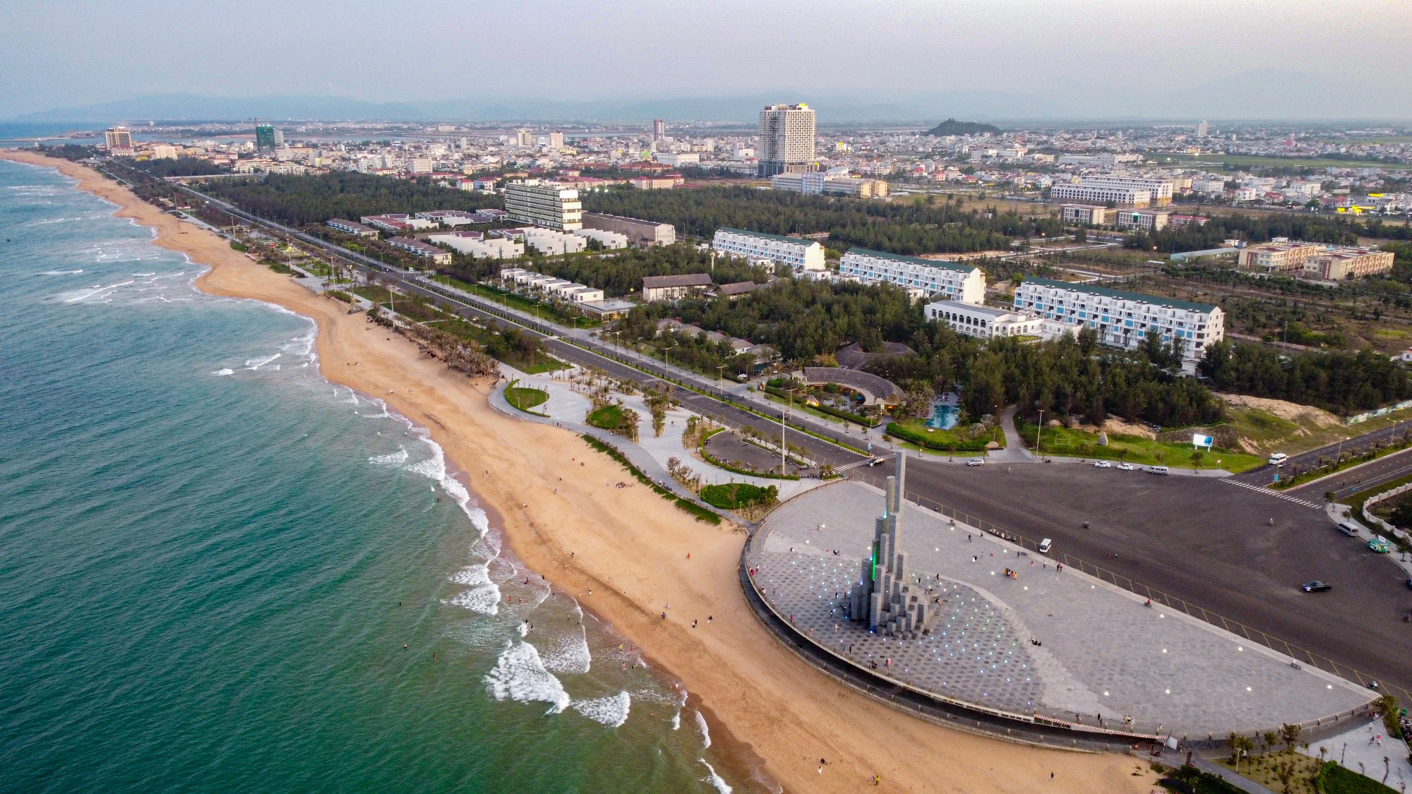 Tháp Nghinh Phong về đêm